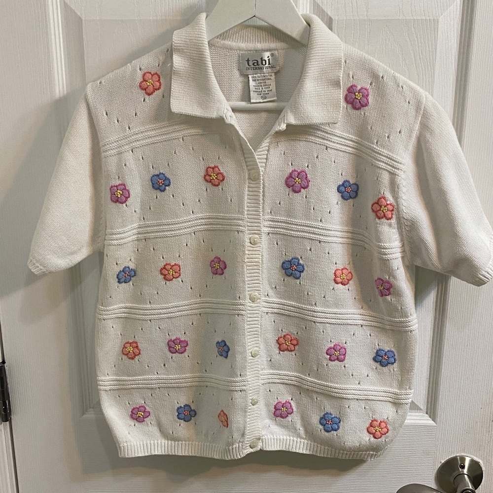 Vintage Tabi Embroidered Flowers Spring White Short Sleeve Cotton Sweater Medium